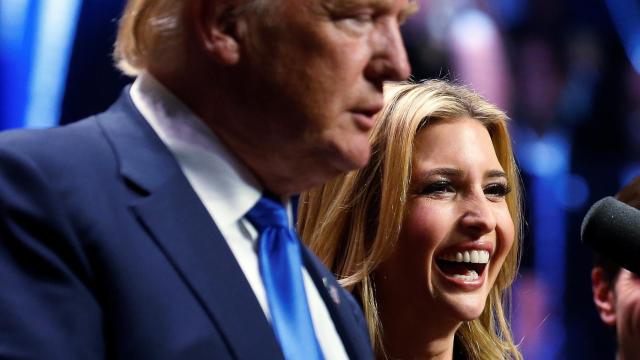 Ivanka Trump dirige una firma de moda con su nombre.