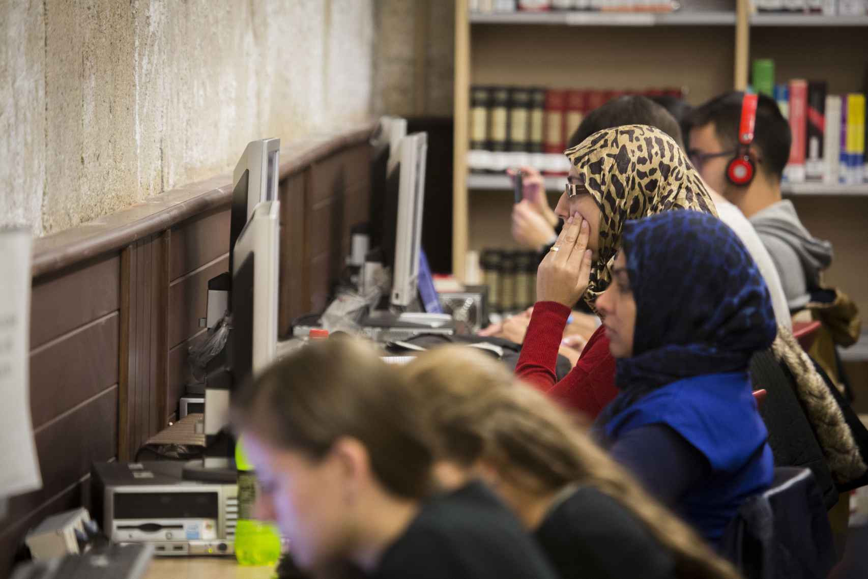 Estudiantes en la biblioteca de la facultad de Traducción e Interpretación de Granada, único centro de intérprete de árabe del mundo.