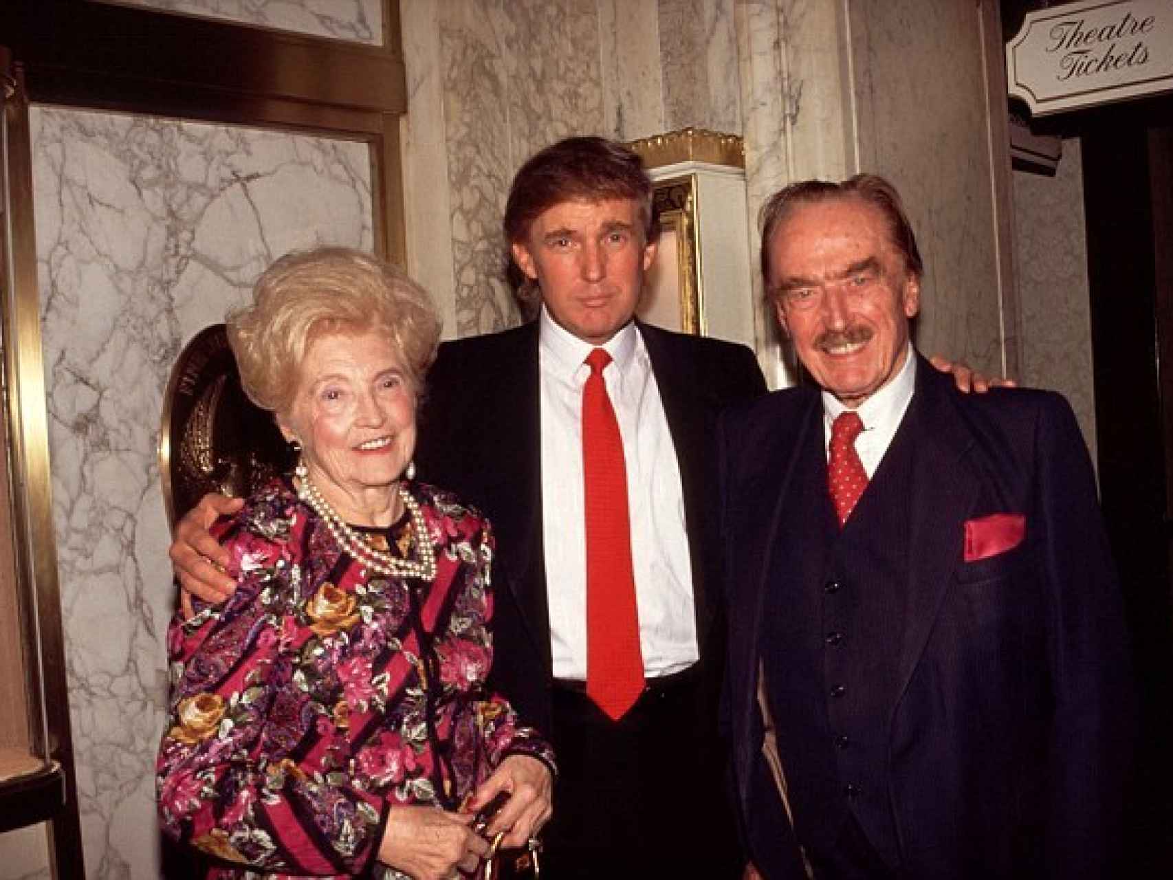 Donald Trump junto a sus padres, Mary Anne MacLeod y Frederick Trump.