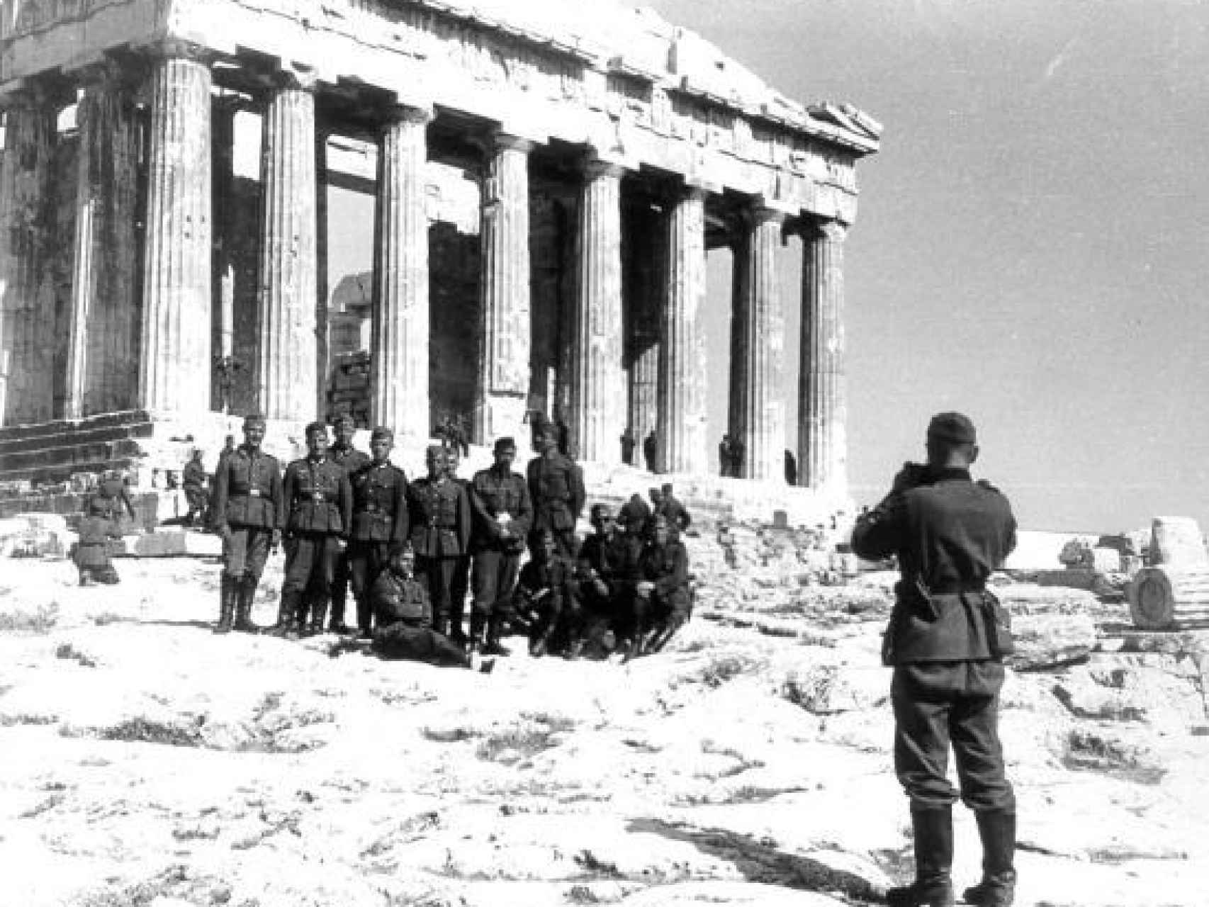 Un momento de turismo entre las tropas nazis.
