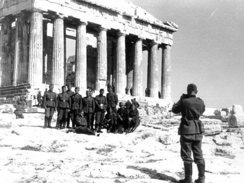 Un momento de turismo entre las tropas nazis.
