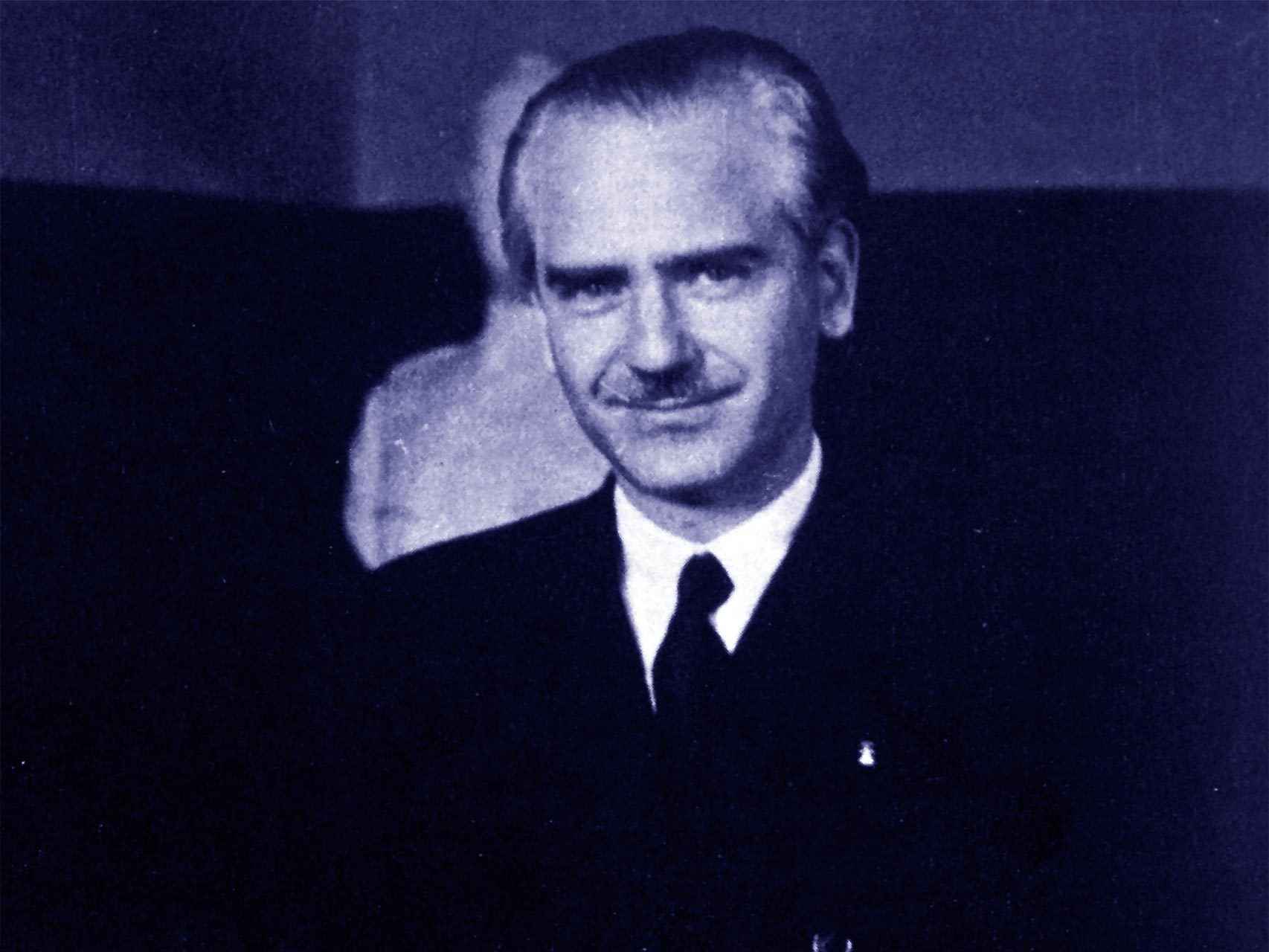 Ramón Serrano Suñer fue un político y abogado español, seis veces ministro de los primeros gobiernos franquistas entre 1938 y 1942.
