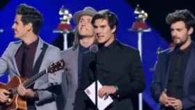 El error de Dvicio: pide a Juan Gabriel pasar a recoger su Grammy Latino