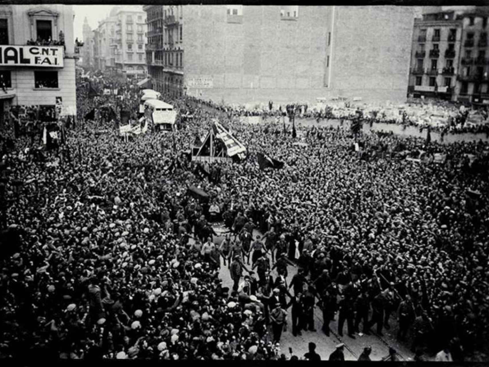 El monumental entierro de Durruti, el 23 de noviembre de 1936, en Barcelona.