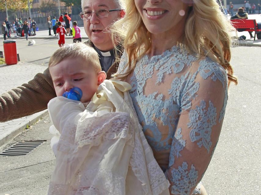 Nadia Halamadari con su hijo Nicolás, este sábado en Madrid.