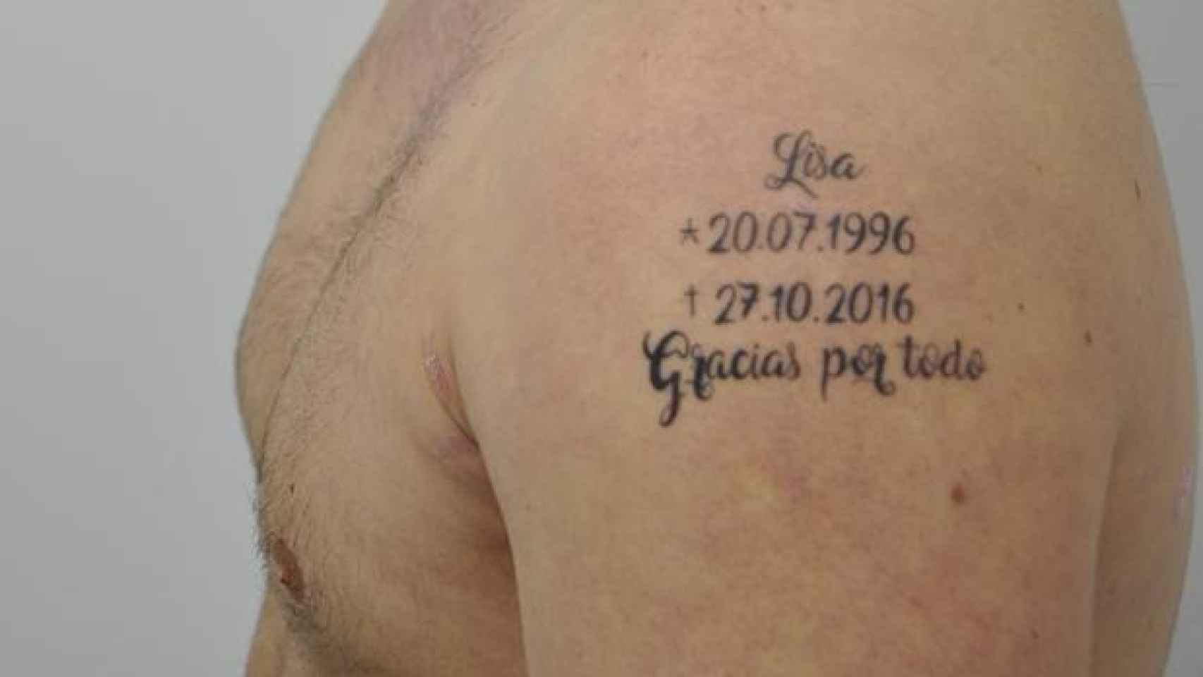 LA foto de uno de los tatuajes del detenido, con el nombre de la víctima.