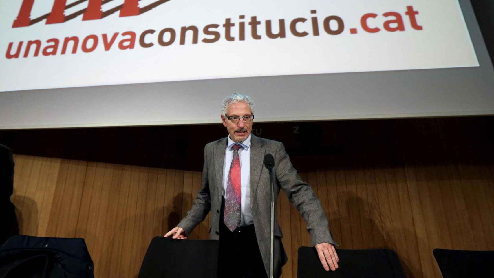 Santiago Vidal, en la rueda de prensa en que presentó la constitución catalana en 2015.