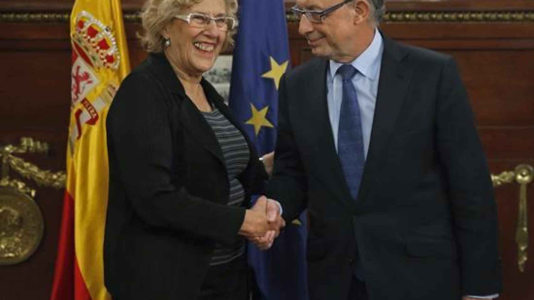 Manuela Carmena y Cristóbal Montoro en el Ministerio de Hacienda.