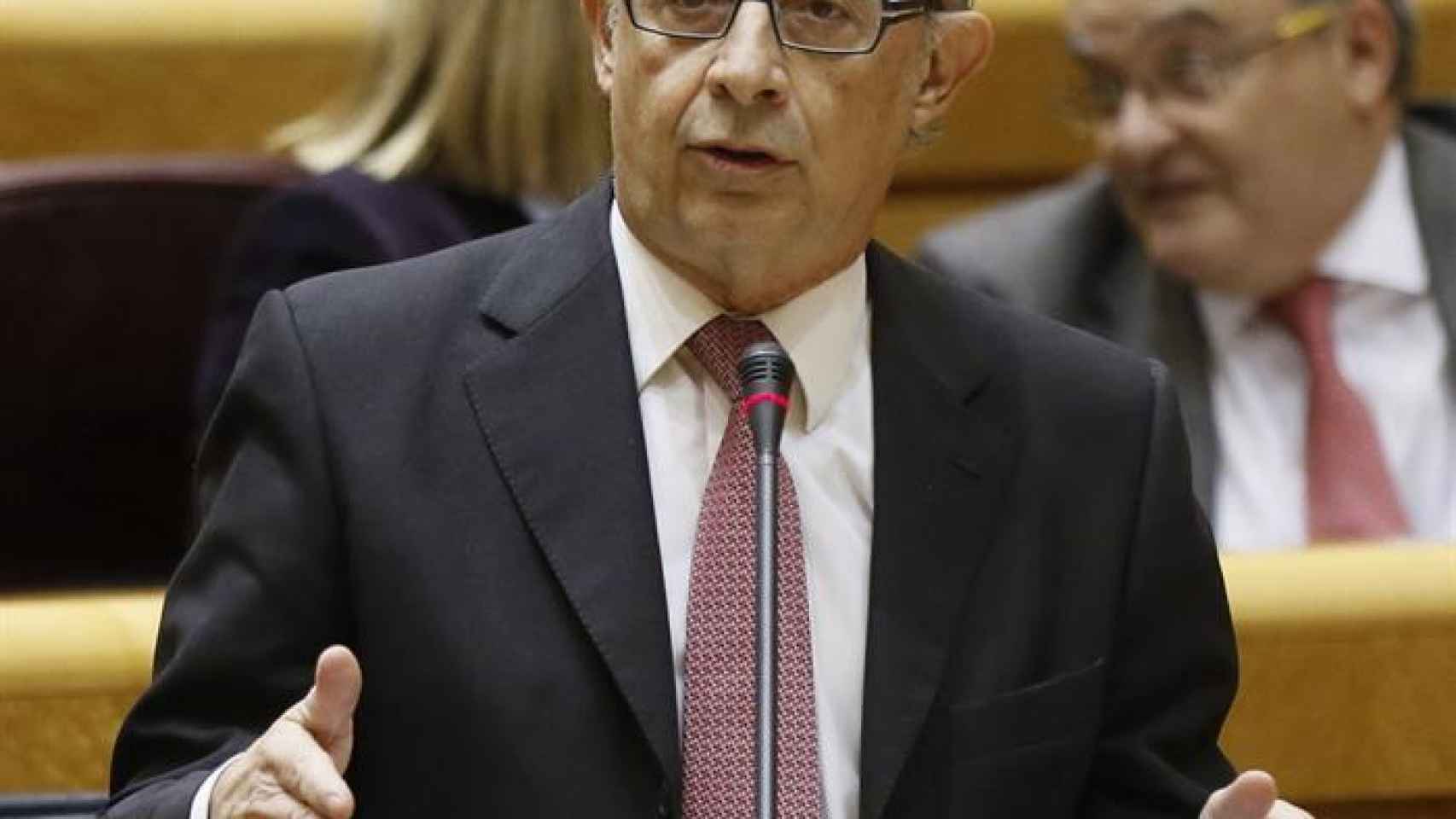 Cristóbal Montoro, durante la sesión de control al Gobierno en el Senado.