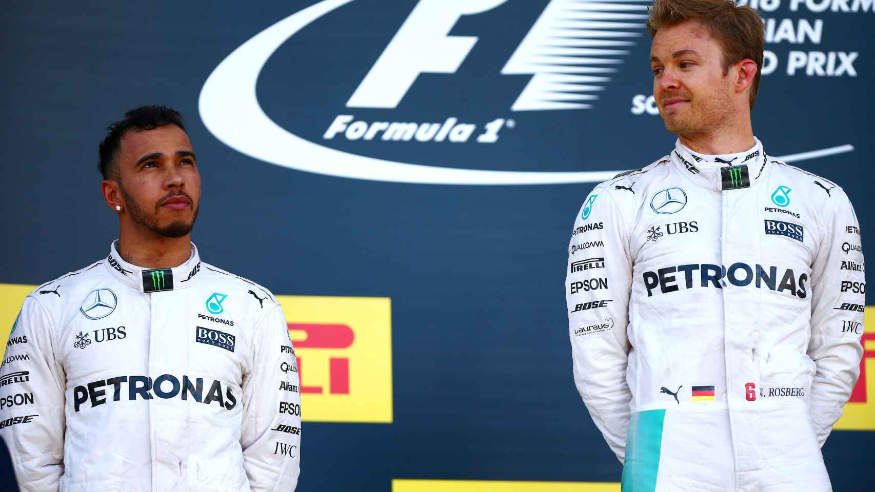 Hamilton y Rosberg en el podio del GP de Rusia.