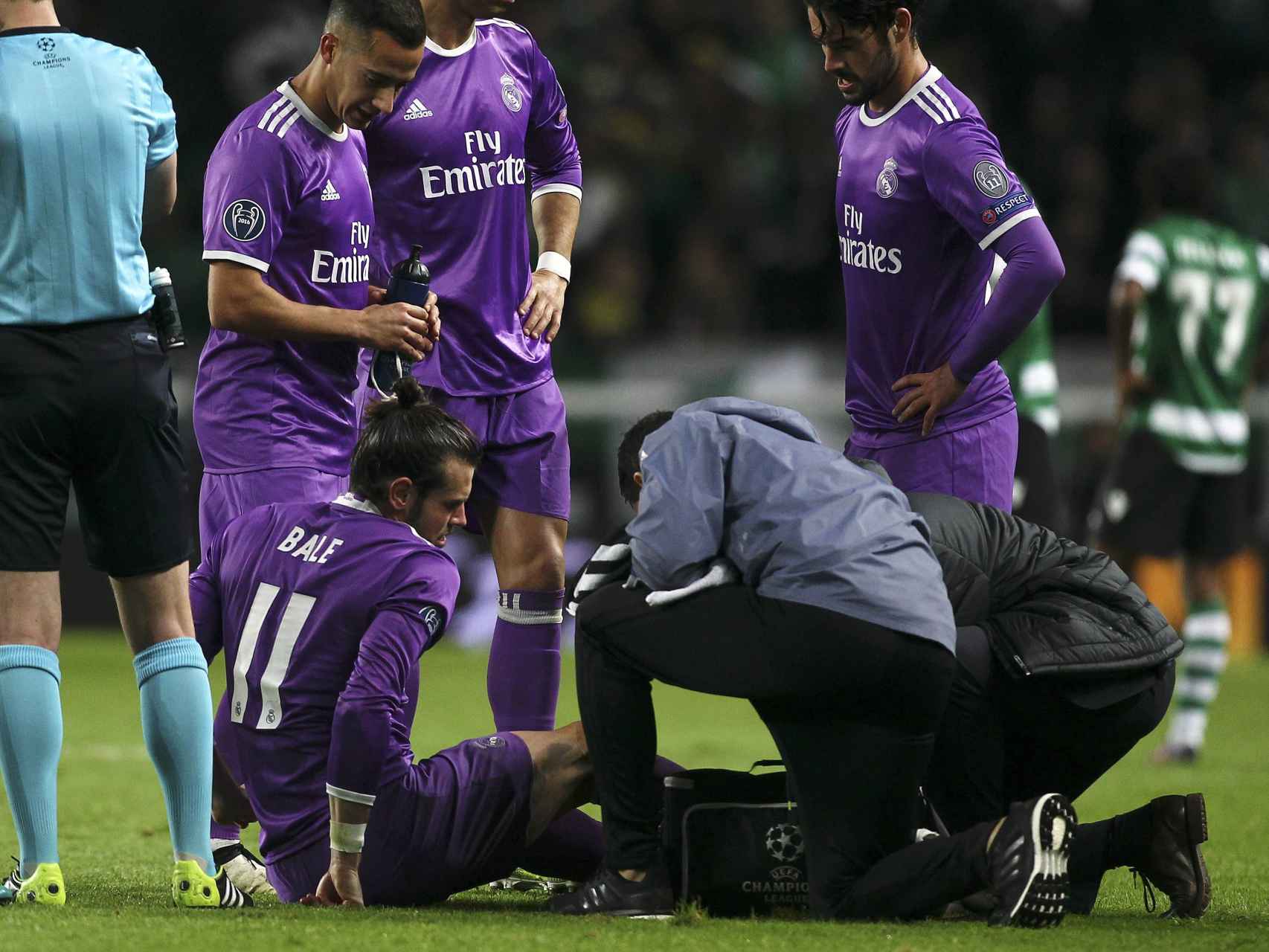 Bale, en el suelo tras la lesión en el José Alvalade.