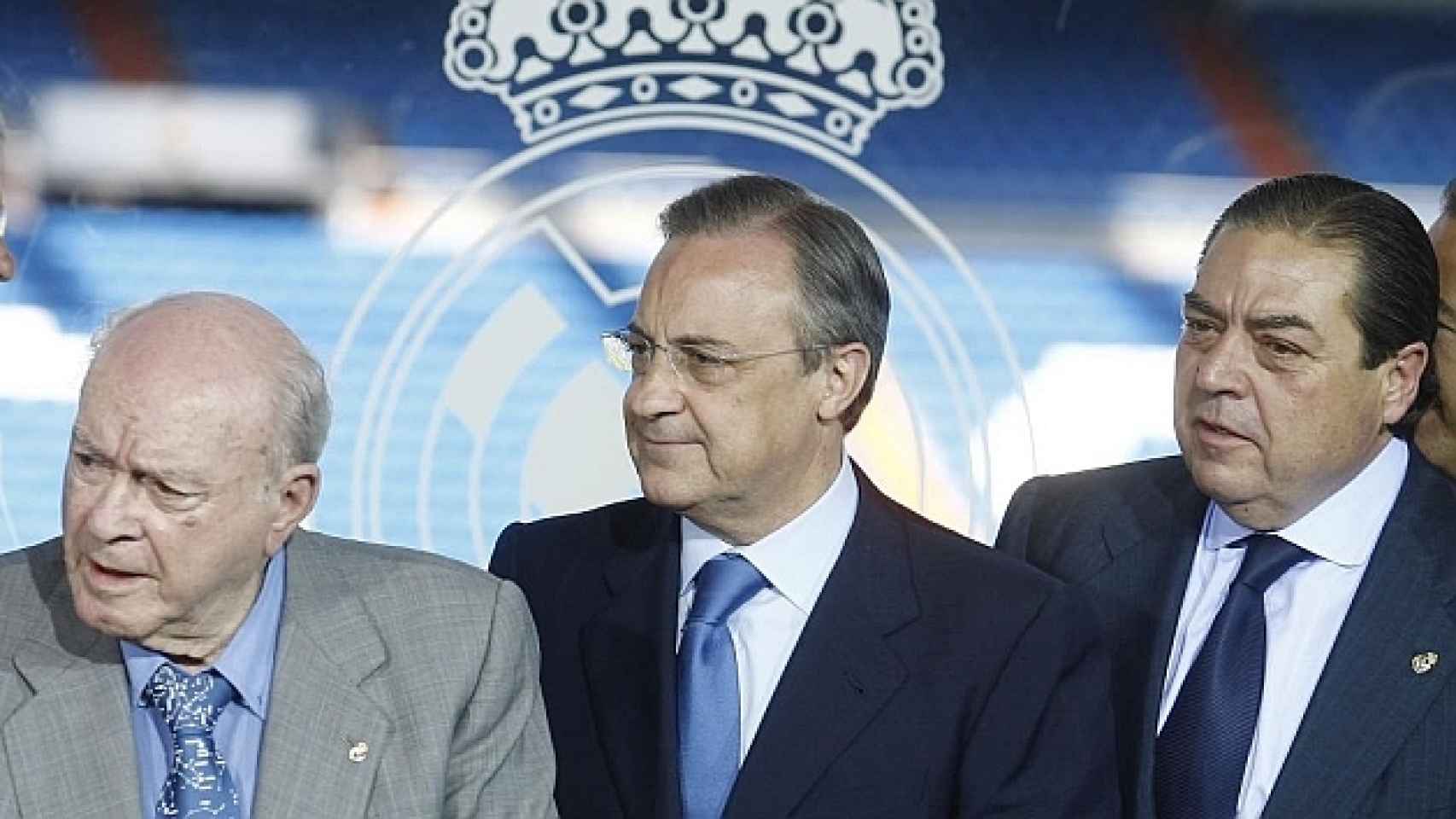 Di Stefano (izqda), Florentino Pérez y Vicente Boluda (dcha)