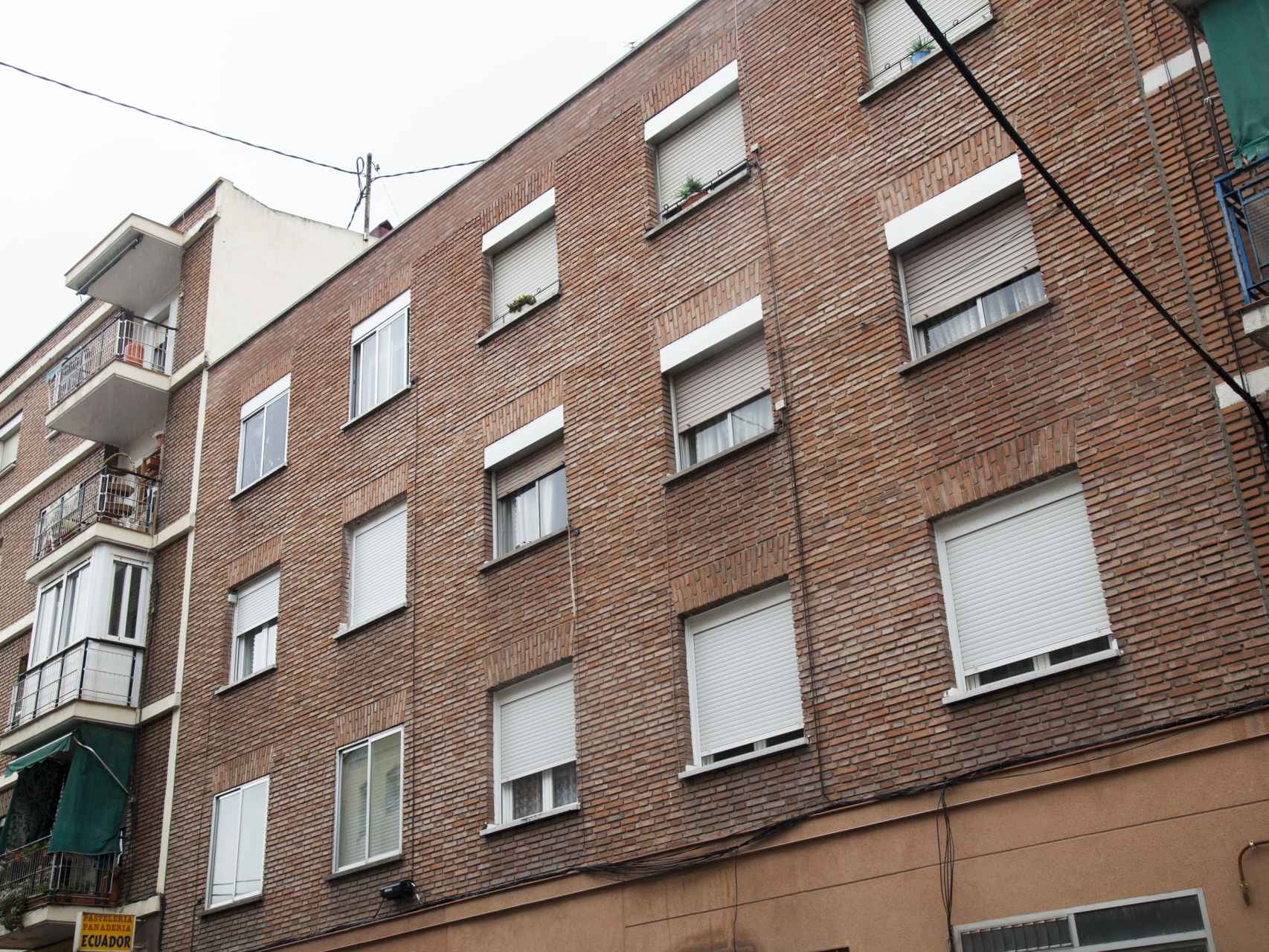 El edificio del que Juliana González fue desahuciada en 2011, situado en la calle Alhambra (Madrid).