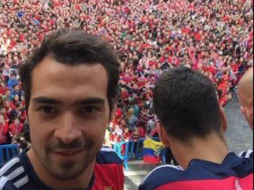 Miguel de las Cuevas durante la celebración del ascenso.