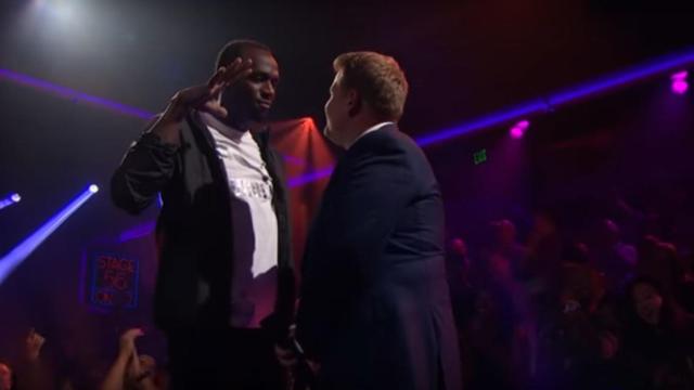 Usain Bolt en su batalla de gallos televisiva contra James Corden.