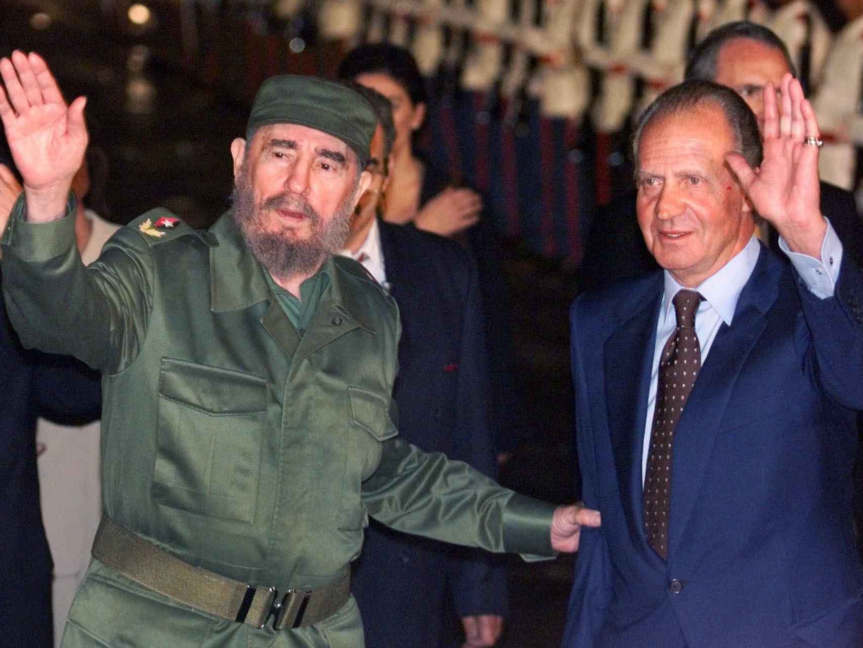 El rey emérito Juan Carlos con Fidel Castro en una visita oficial a Cuba en 1999.