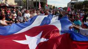 El exilio cubano celebra la muerte de Fidel Castro.