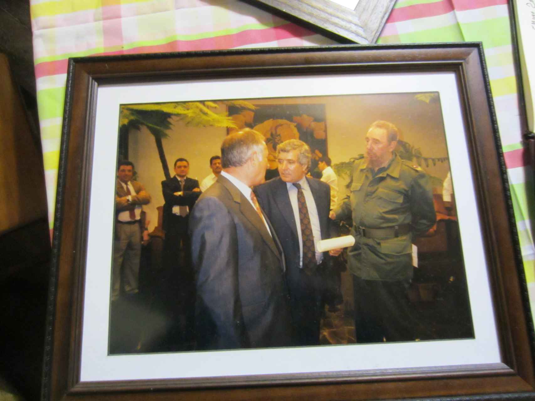 Carlos con Fidel Castro en una visita a La Habana en el año 2002