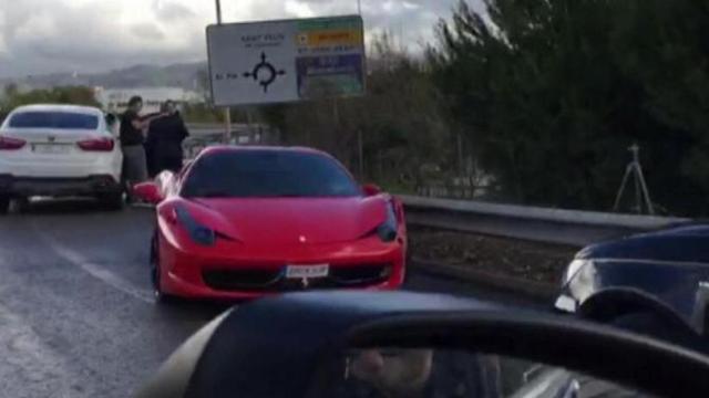 Neymar sufre un accidente de coche con su Ferrari.