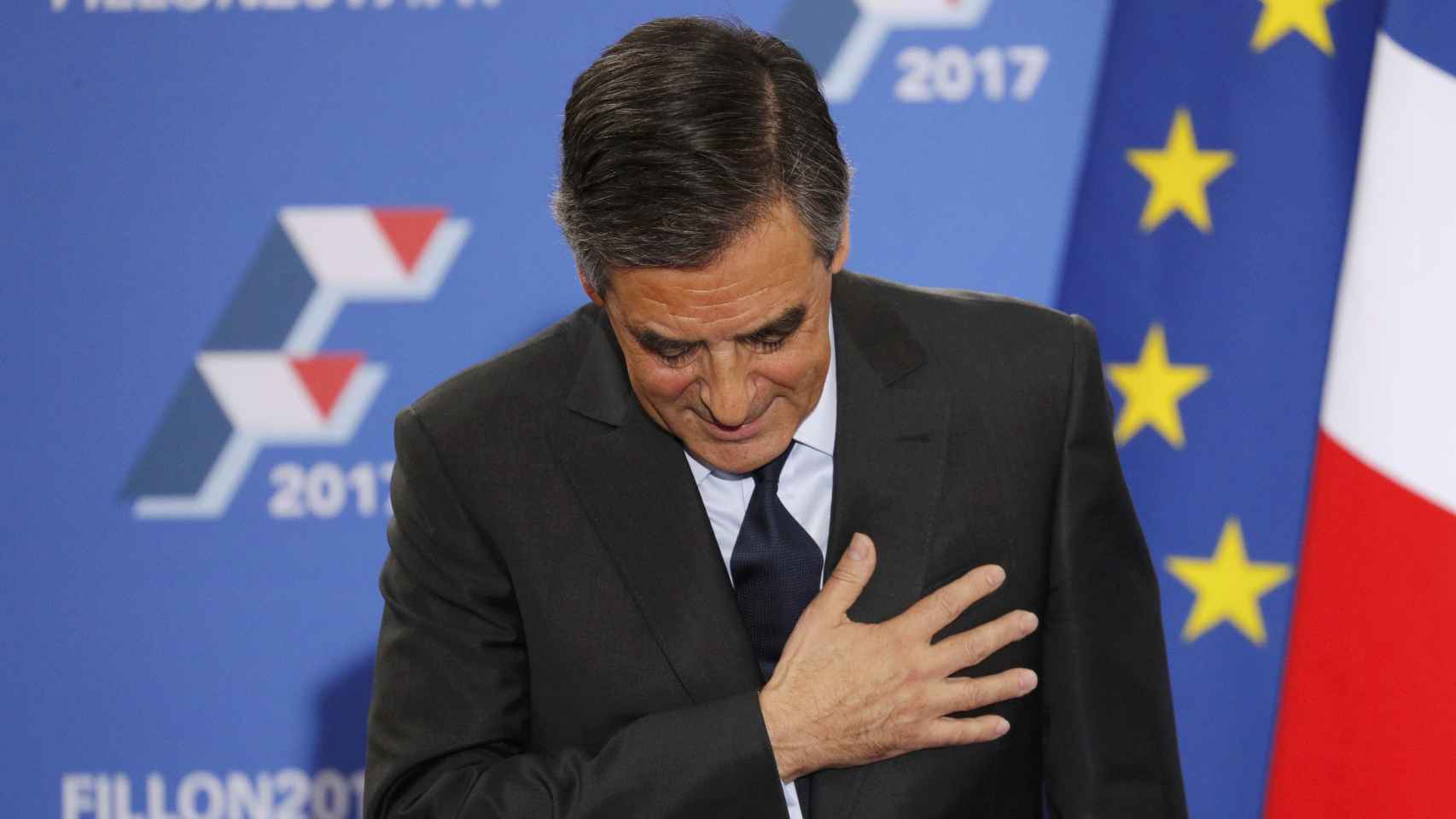 François Fillon saluda en su primera comparecencia tras vencer en las primarias conservadoras.