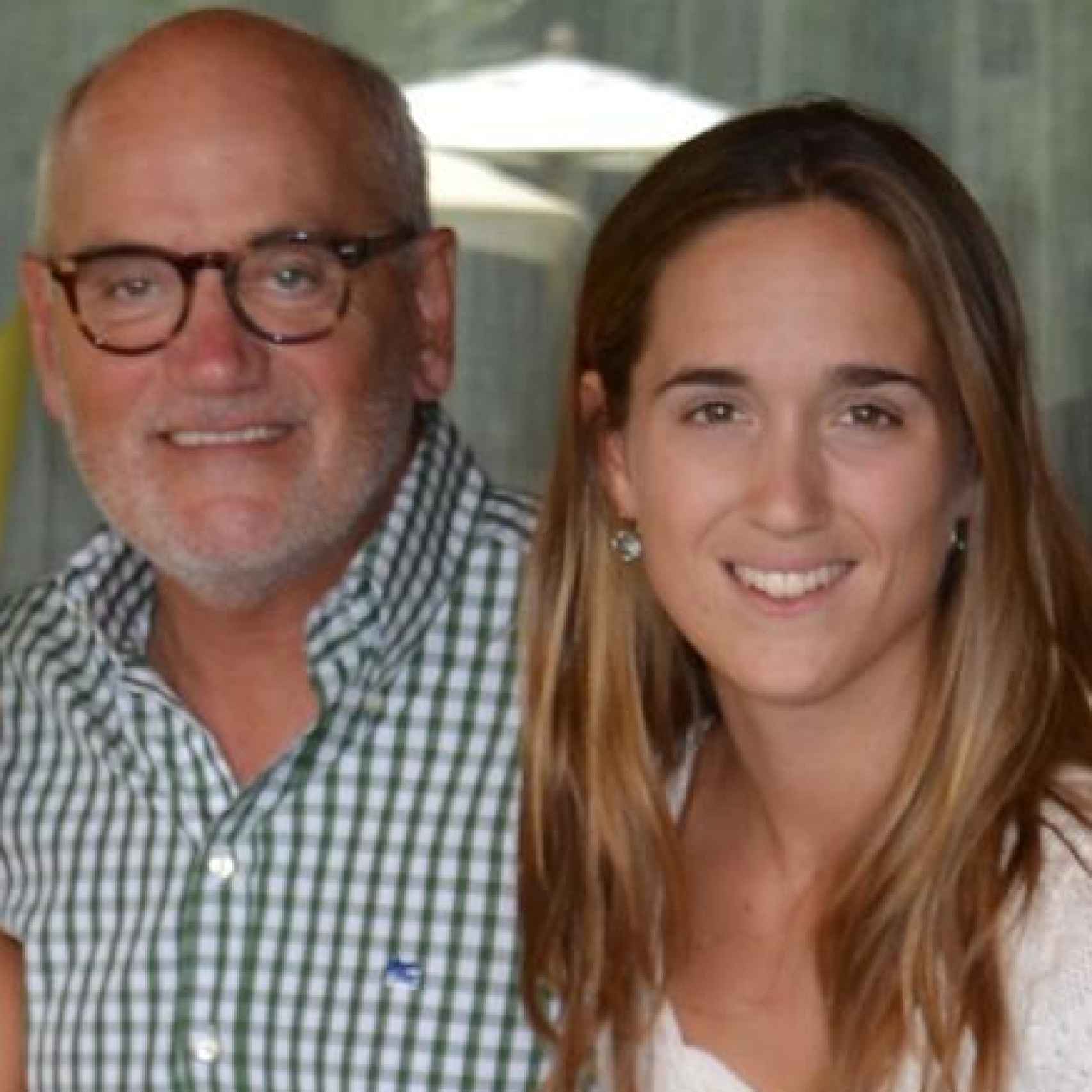 Carles Vilarrubí con su hija Carlota, hace cuatro años