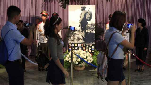 Imagen del memorial a Castro que han visitado este lunes los cubanos