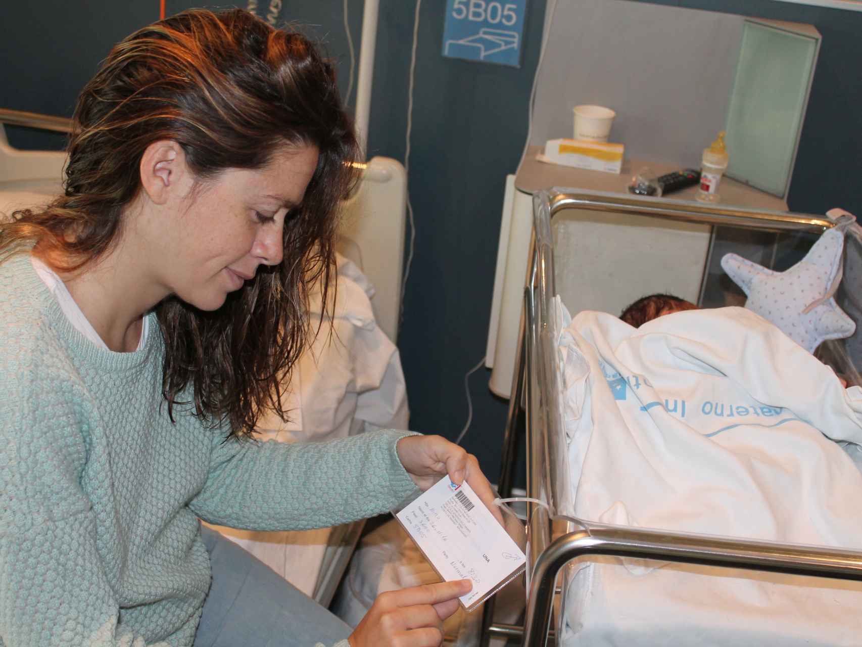 Carmen Truyols, de 32 años, tuvo que examinarse una hora y media después de dar a luz para intentar conseguir una plaza fija como anestesista.
