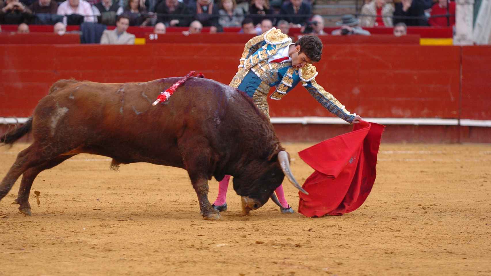 TVE antepone los toros a la ley: se juega una multa por emitir una corrida