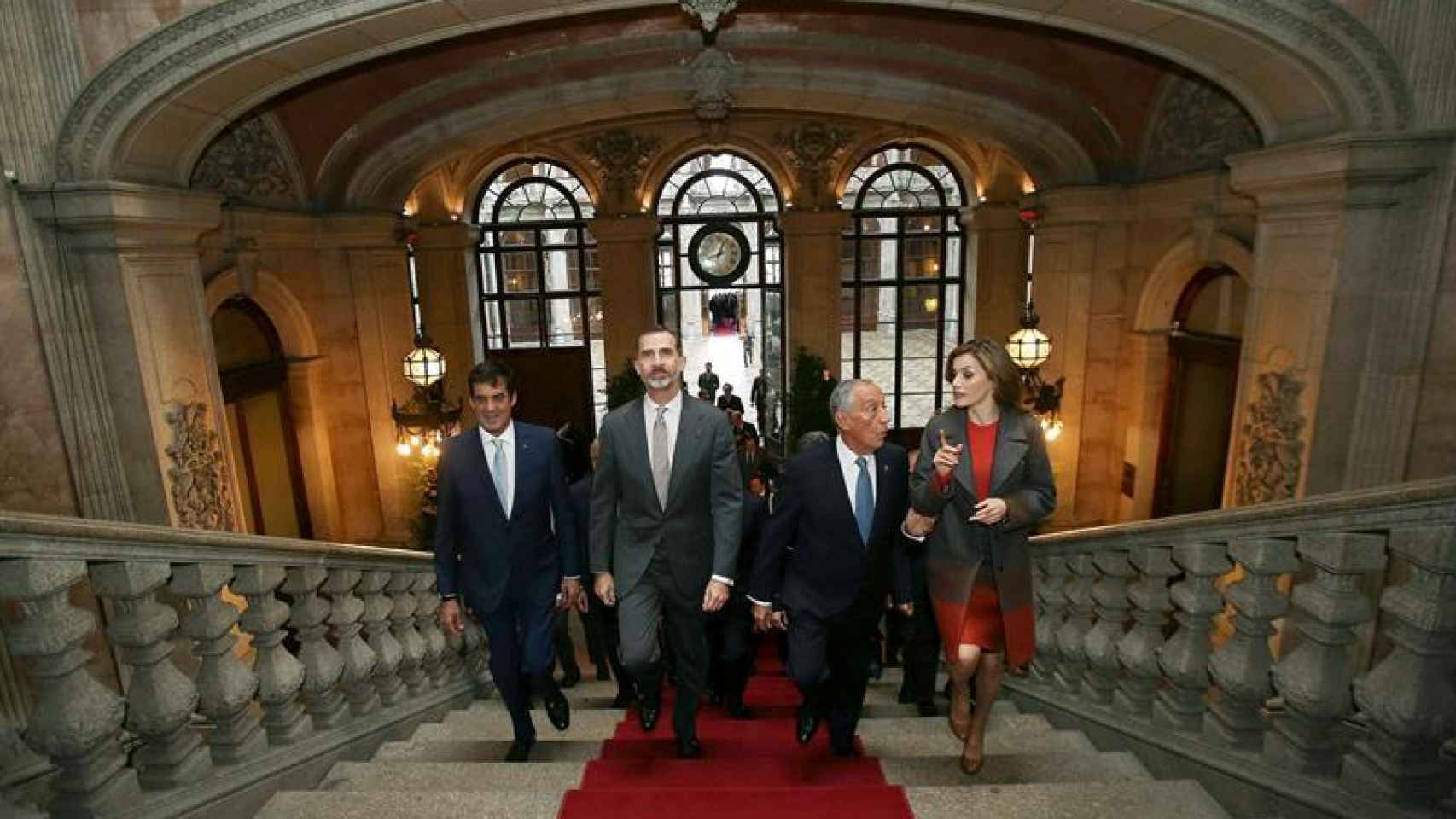 Los reyes junto al presidente luso y el alcalde de Oporto este martes