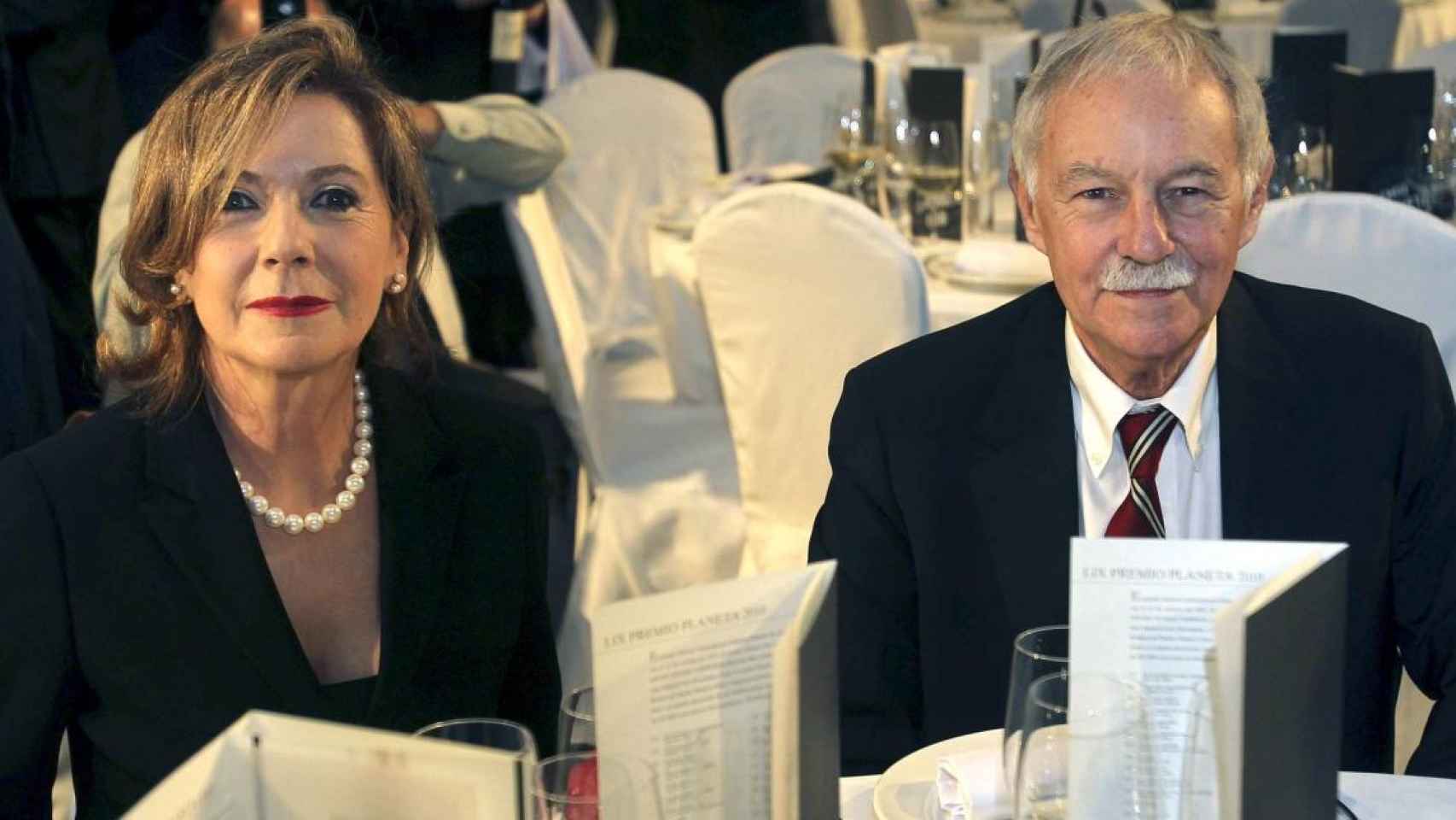 Eduardo Mendoza y Rosa Novell, en la entrega del Premio Planeta 2010