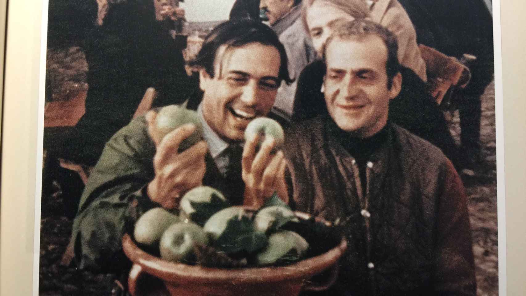 Carlos Falcó (izqda) y Juan Carlos en Valdepusa en 1978