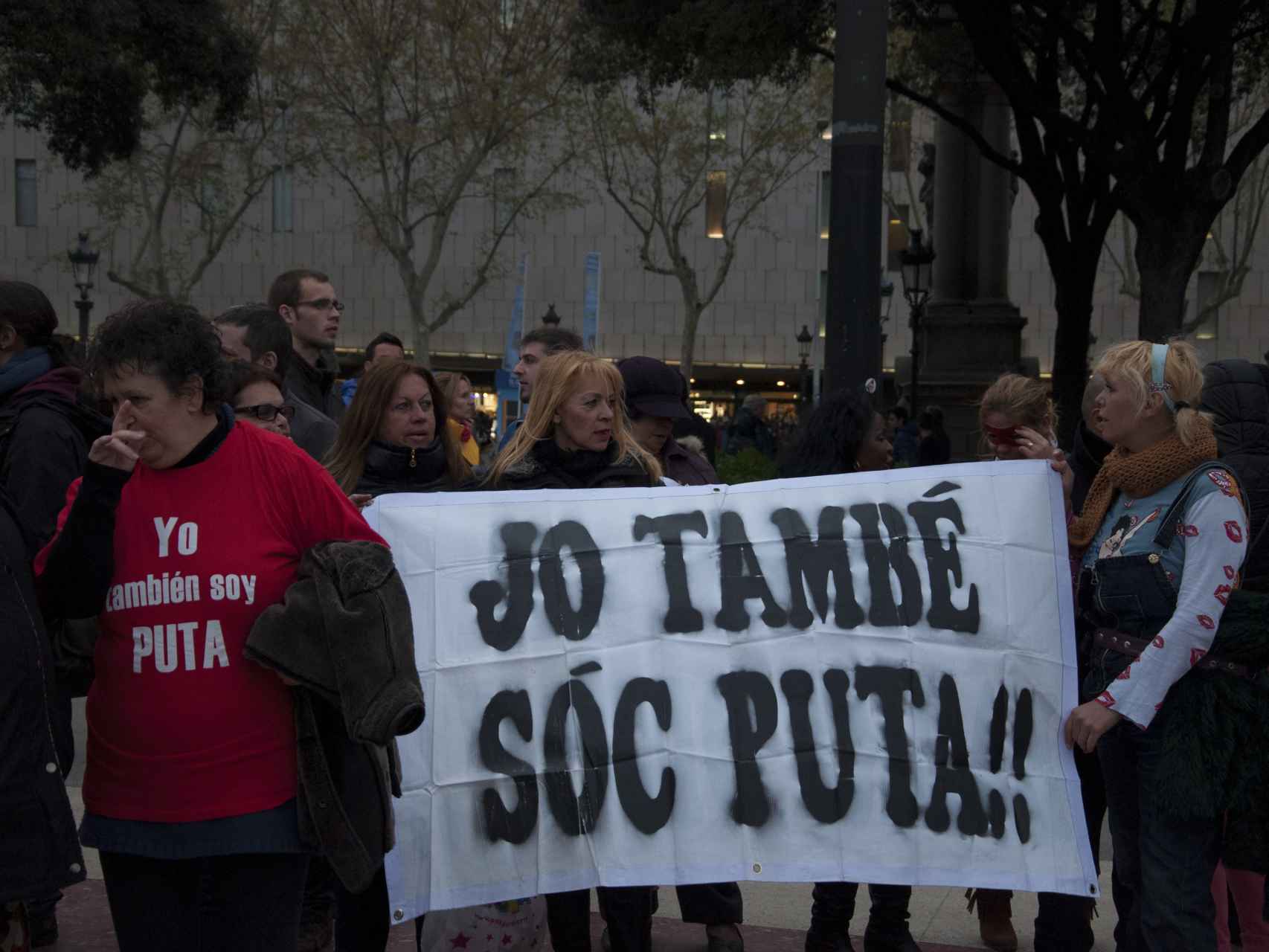 Una manifestación de la plataforma Putas Indignadas, de la que Paula Ezquerra (derecha) fue portavoz.