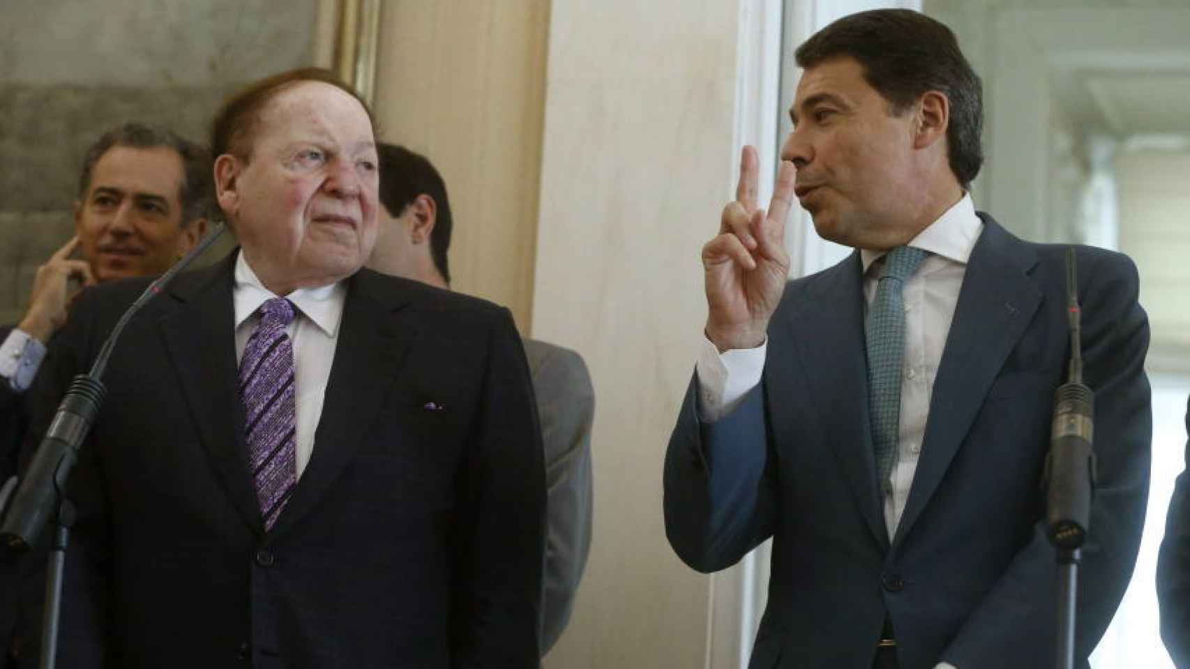 Sheldon Adelson junto al expresidente de la Comunidad de Madrid, Ignacio González.