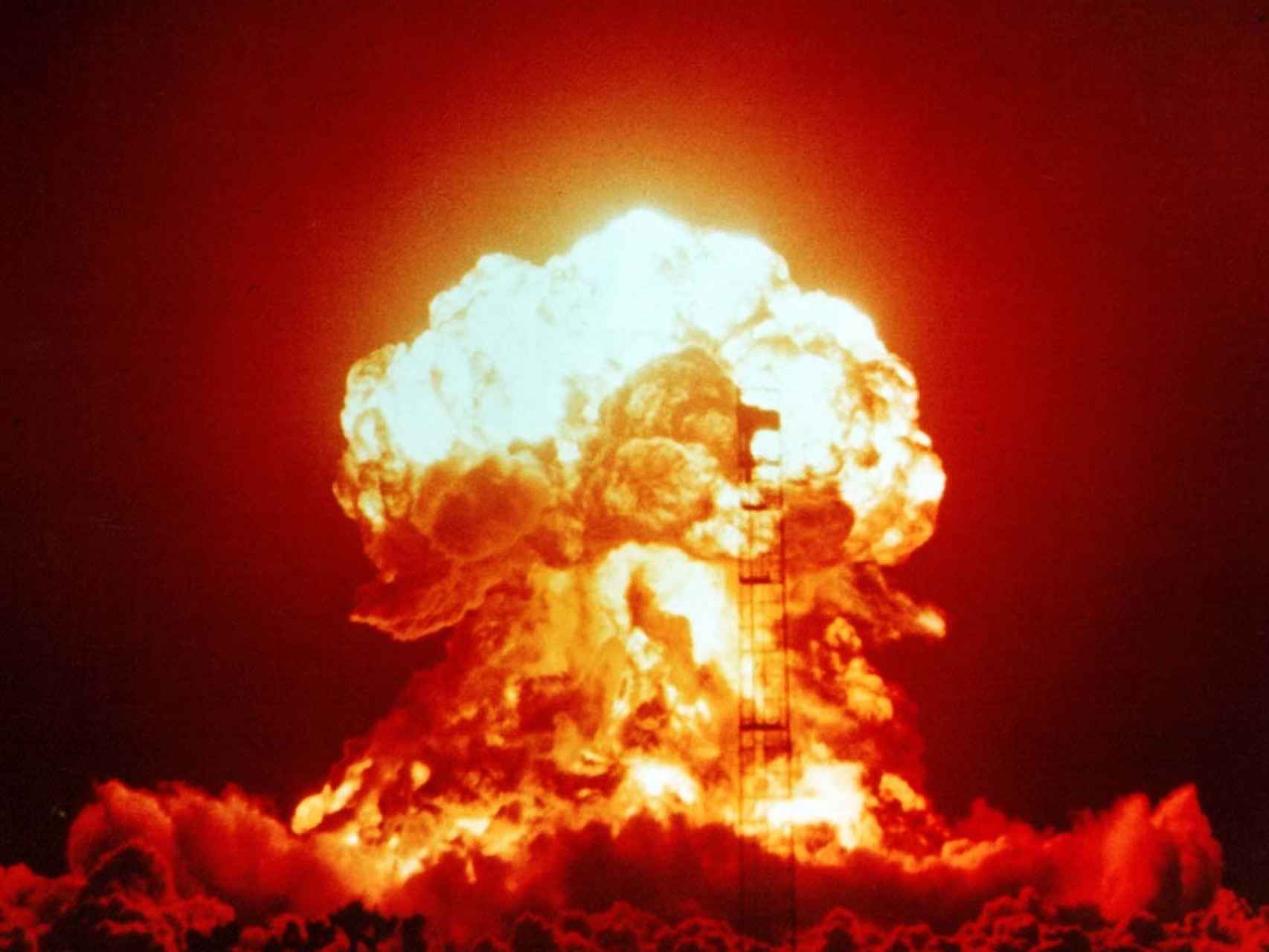 Explosión nuclear en un test realizado en Nevada.
