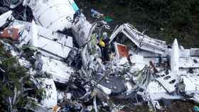 Los restos del avión estrellado en Colombia.