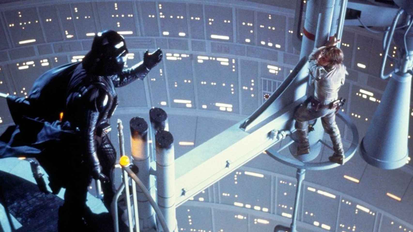 Darth Vader y Luke Skywalker en uno de los fotogramas míticos de Star Wars.