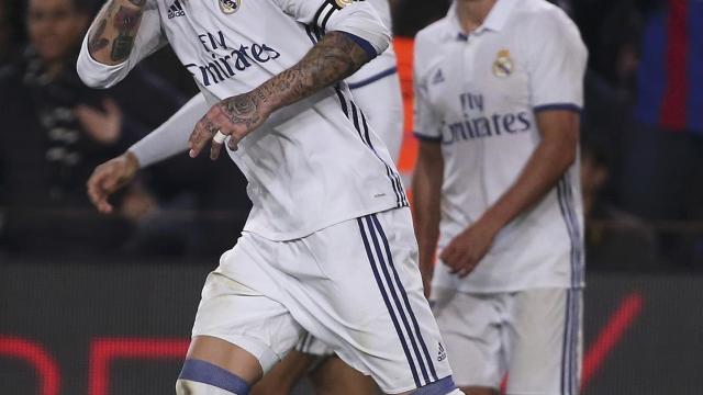 Sergio Ramos celebra su gol en el Camp Nou.