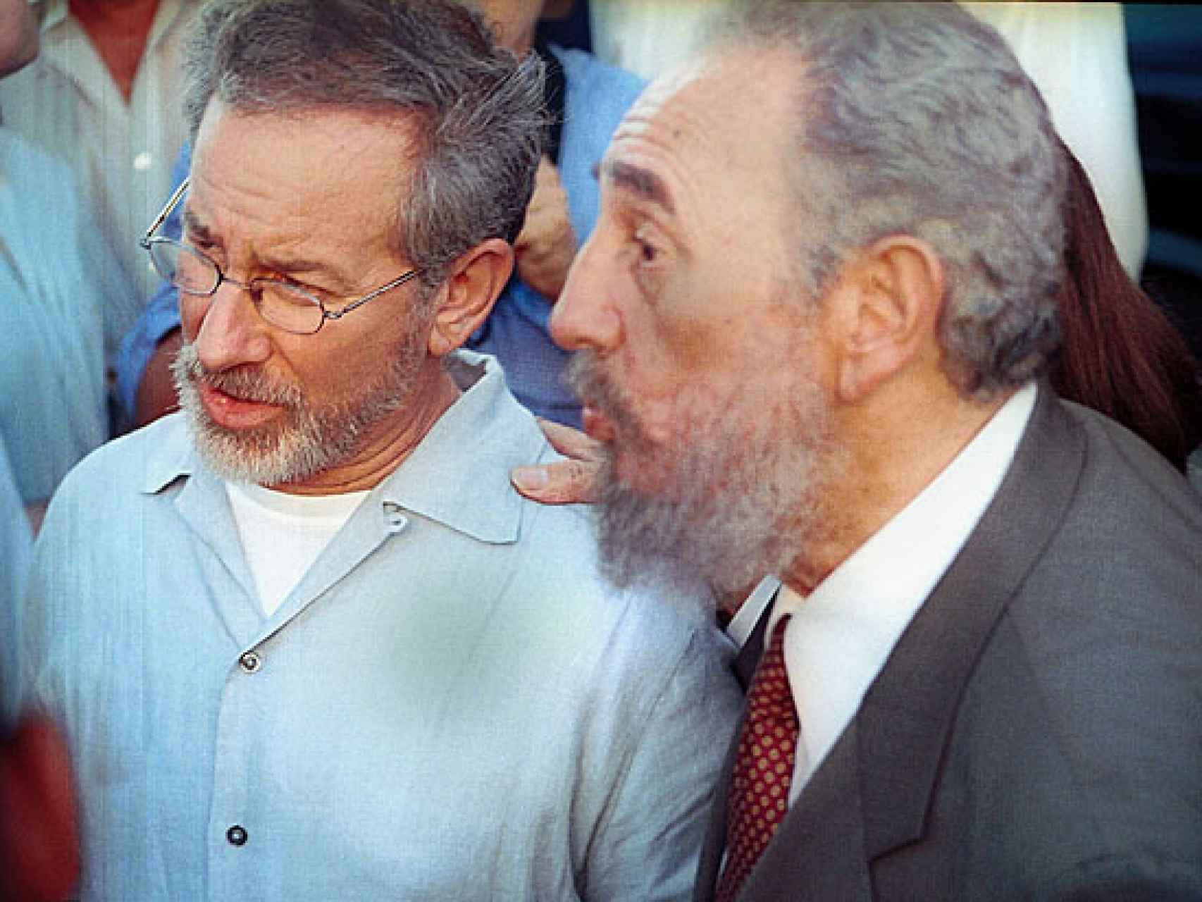 Steven Spielberg con Fidel Castro en noviembre de 2002