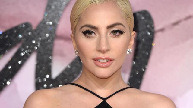 Lady Gaga abrió su corazón ante un grupo de jóvenes sin hogar.