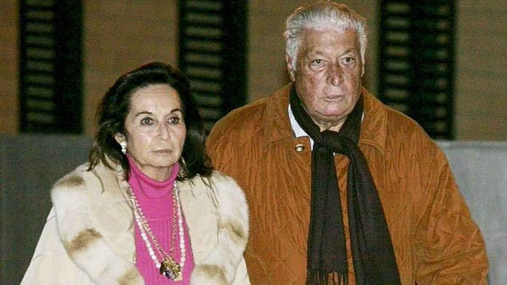 Doris Malfeito acompaña a su marido, Macià Alavedra, a la salida de Can Brians
