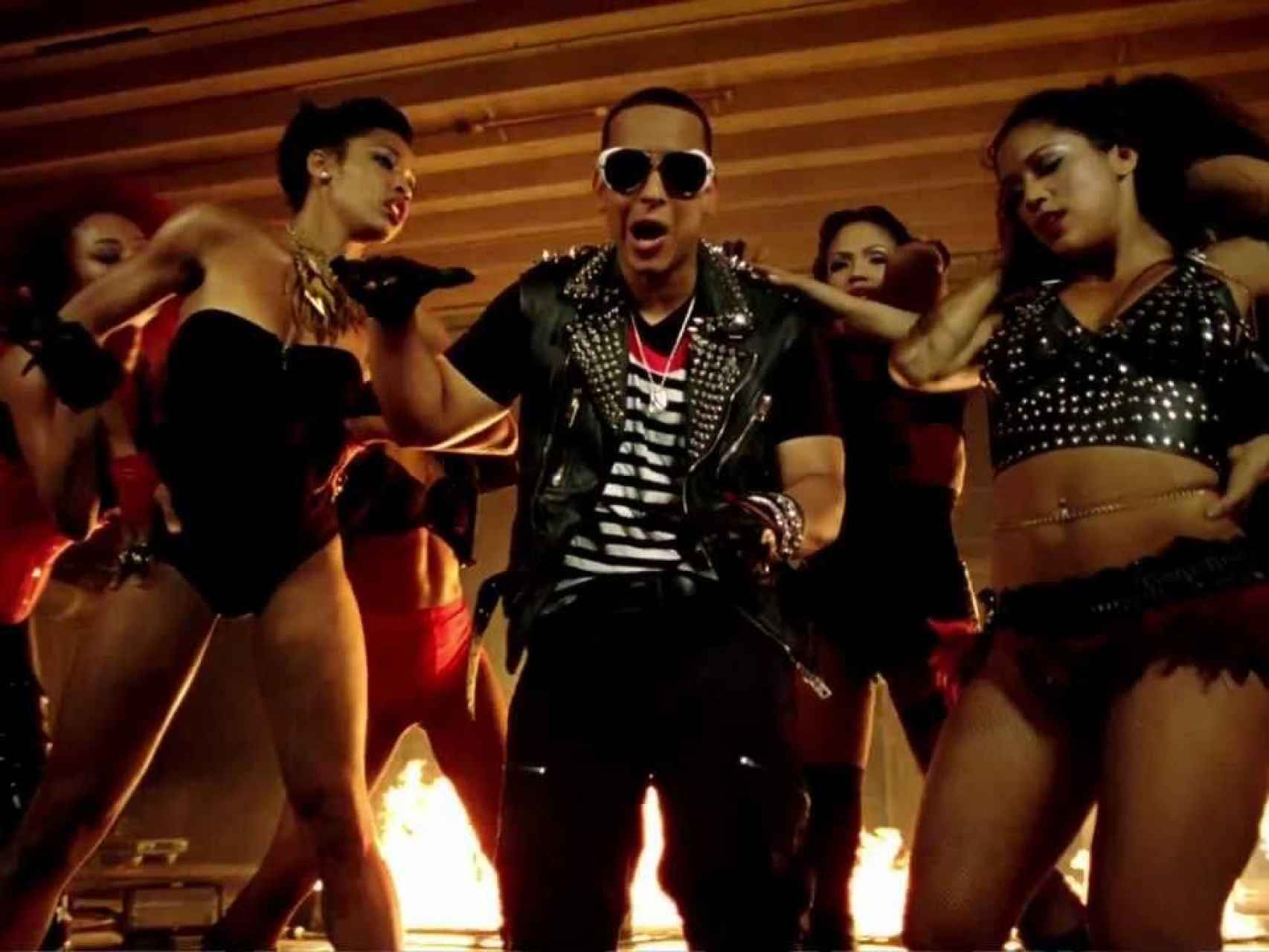 Fotograma del videoclip de Daddy Yankee, Ven conmigo.