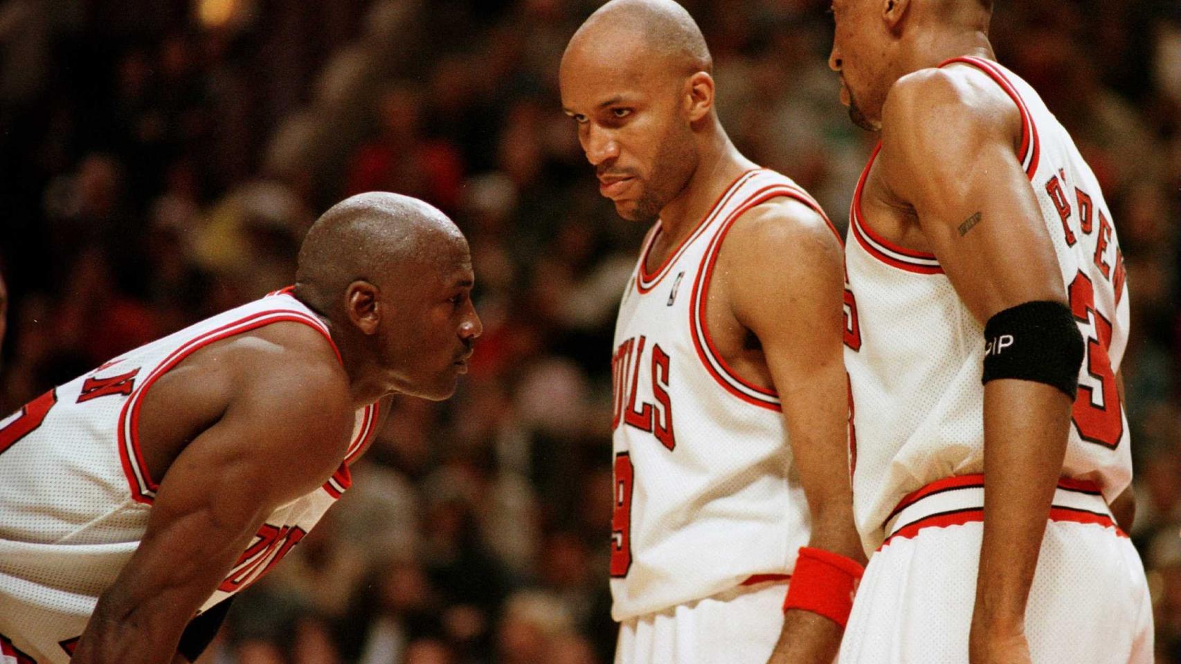 Michael Jordan, Ron Harper y Scottie Pippen en el curso 95/96.