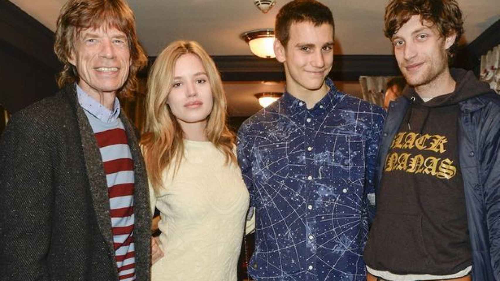 Jagger con sus hijos Georgia, Gabriel y James (dcha)