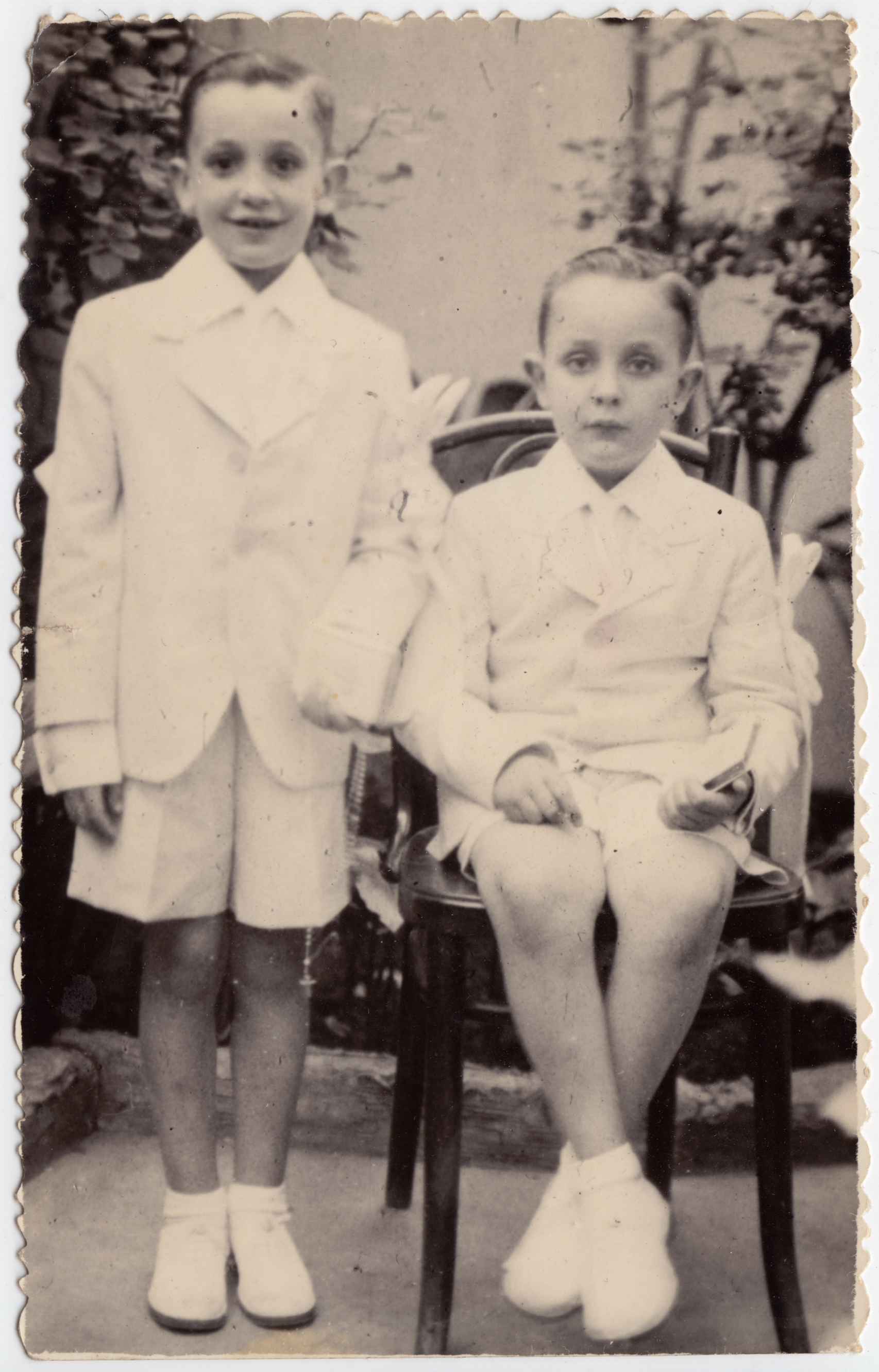 El papa Francisco (izquierda) y su hermano Óscar de pequeños. Imagen de 1940.
