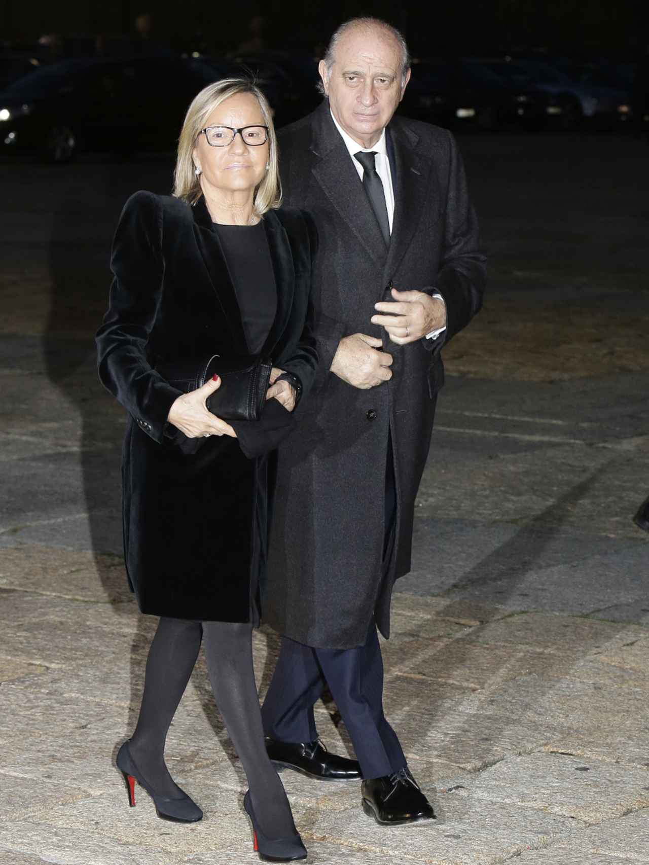 Casado con María Asunción Cárcoba, Fernández Díaz descansa ahora junto a su esposa y sus dos hijos en su casa de Barcelona.