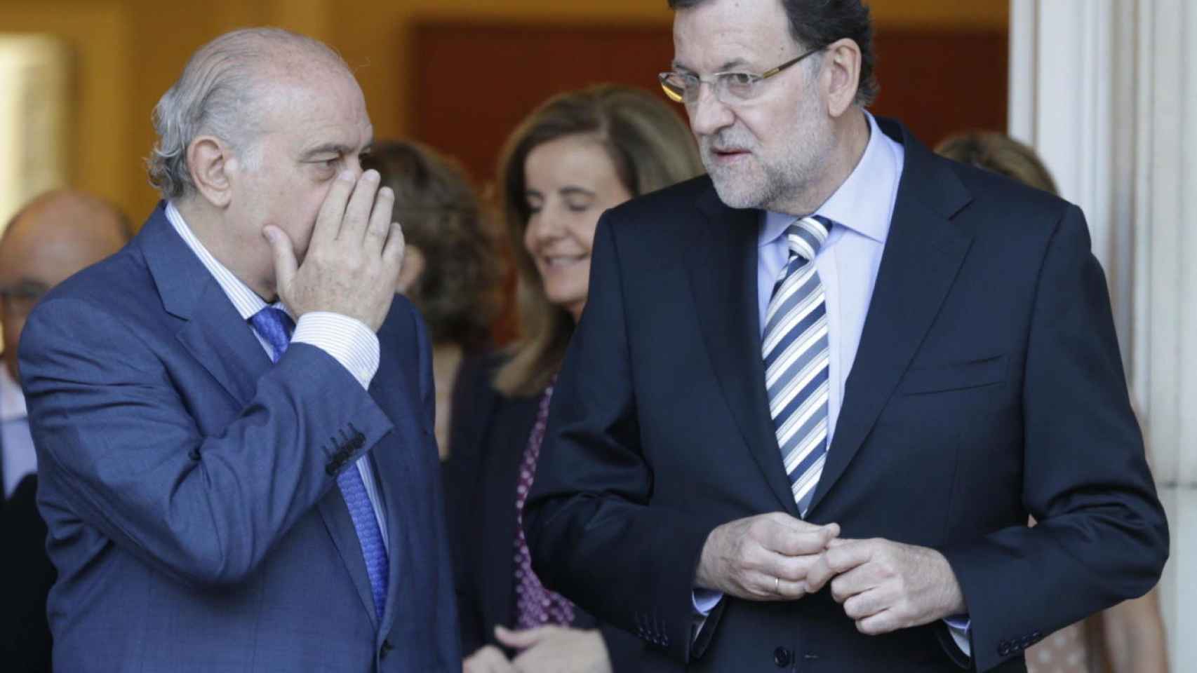 Pese a su enfermedad, el exministro ha querido mantenerse al frente de Interior durante el año en que Mariano Rajoy ha presidido el Gobierno en funciones.
