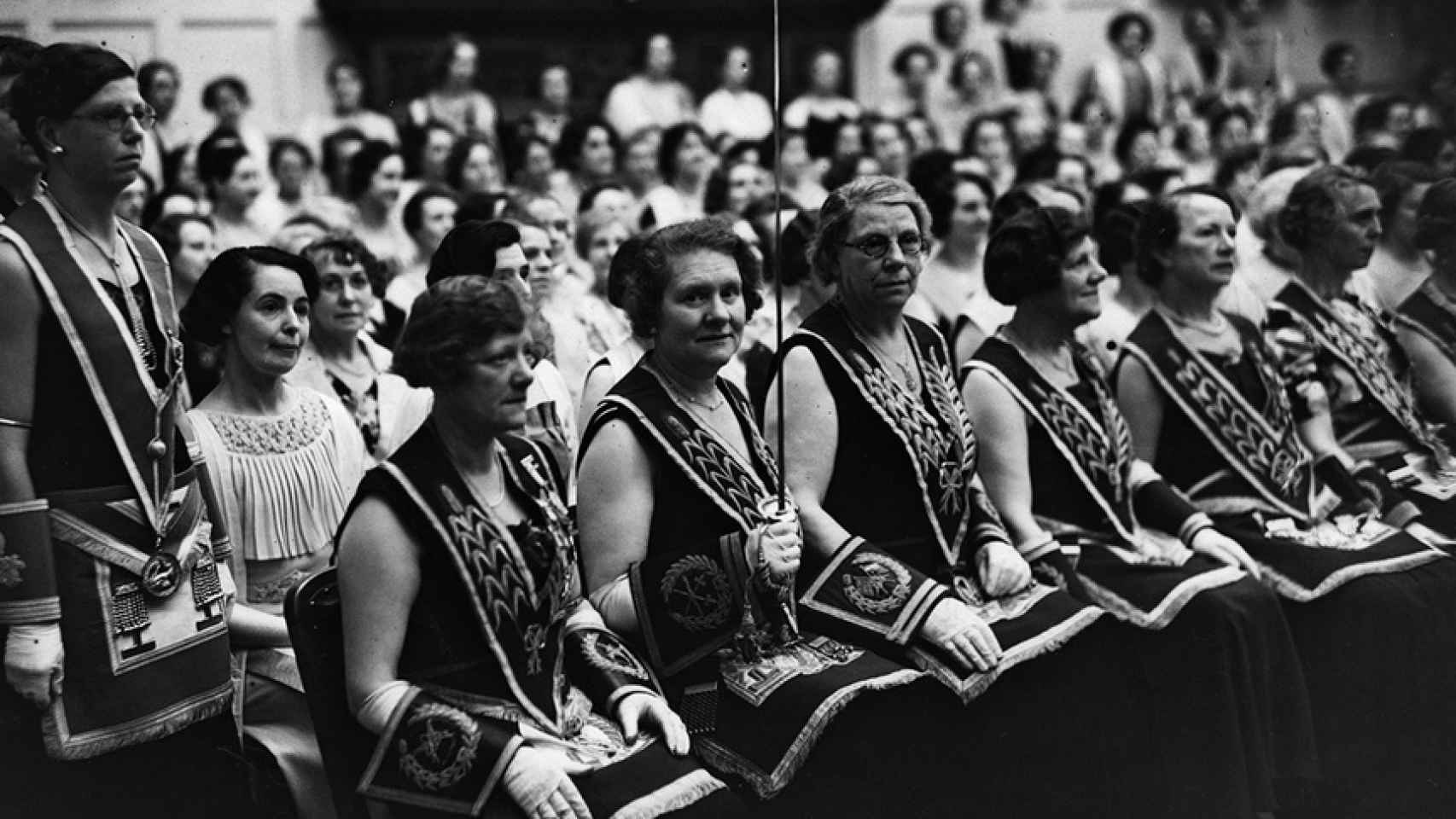 Mujeres masonas en el templo masónica Caxton Hall, en 1937