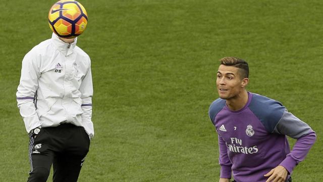 Cristiano, con Zidane al fondo.