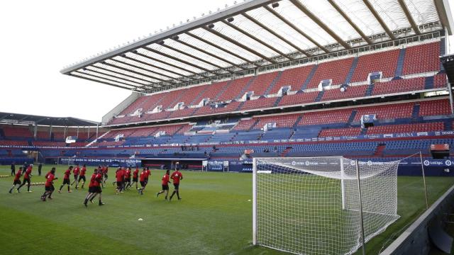 Osasuna busca su primera victoria liguera en el Sadar ante el Barça de Messi