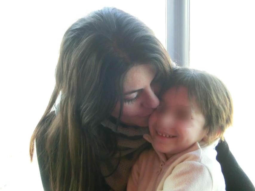 Nadia Nerea con su madre.